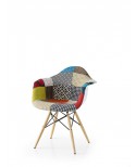 SEDIA DESIGN IN TESSUTO PATCHWORK CON GAMBE IN LEGNO DI FAGGIO