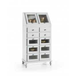 Armario en la despensa de madera blanca